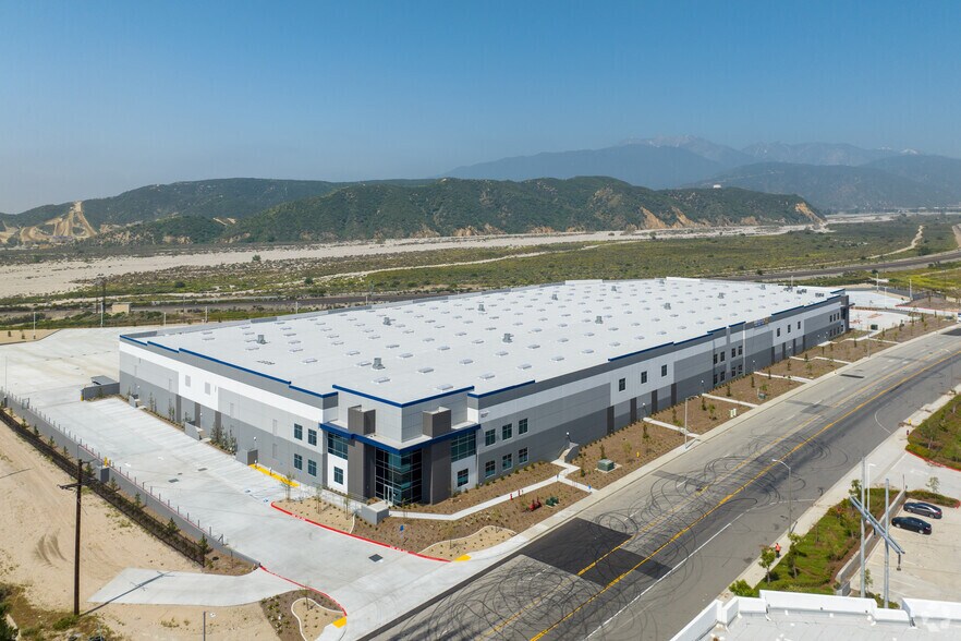 More Photos Of 6237 Cajon Blvd, San Bernardino Distribution For Lease