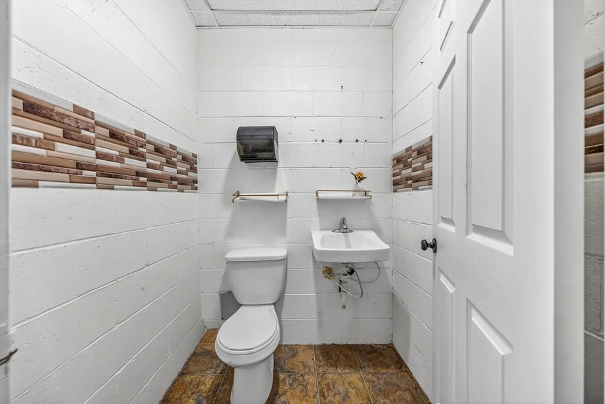 More Photos Of 1302-1308 Talbotton Rd, Columbus Flex For Sale