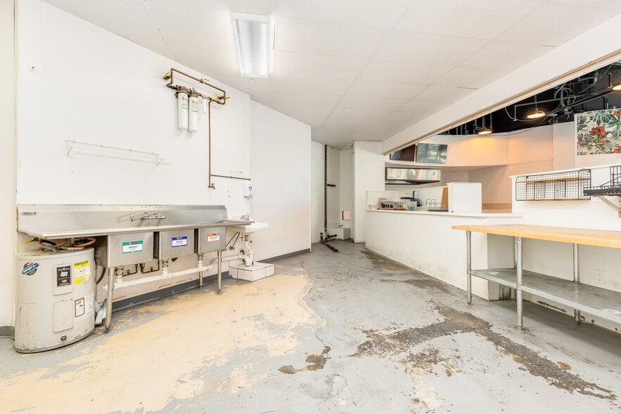More Photos Of 2155 kalakaua Ave, Honolulu Office For Lease