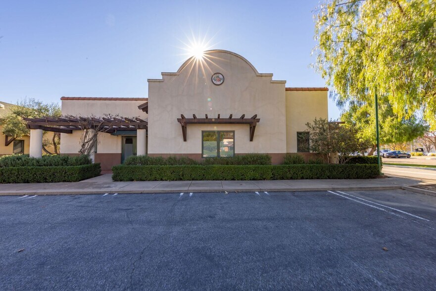 Primary Photo Of 407 Bryant Cir, Ojai Manufacturing For Sale