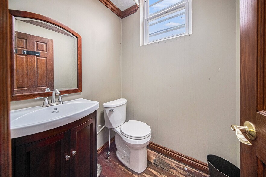 More Photos Of 35540 W Michigan Ave, Wayne Office For Sale