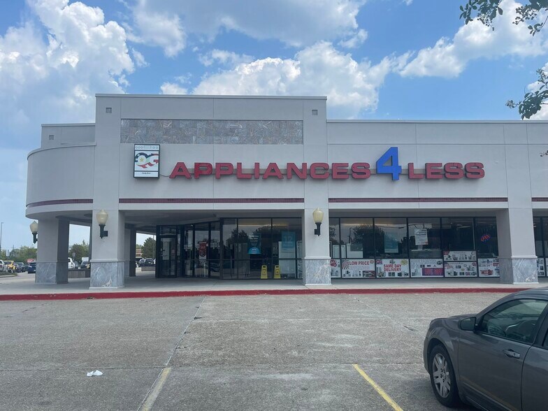 More Photos Of 15222-15245 George Oneal Rd, Baton Rouge Storefront For Sale