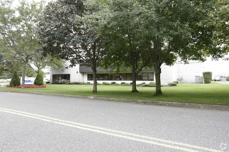 More Photos Of 100 Colin Dr, Holbrook Distribution For Lease