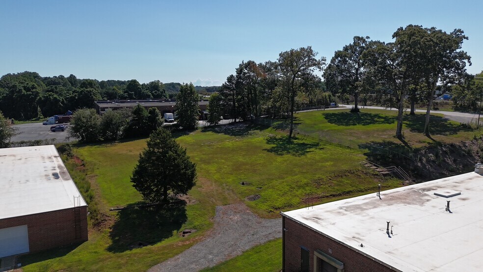 More Photos Of 1120 1st St W, Conover Distribution For Lease