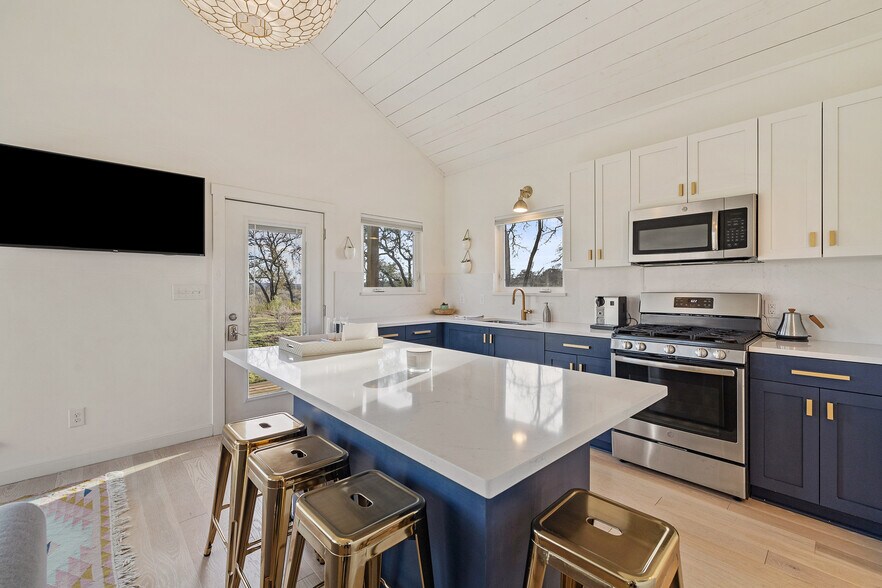 More Photos Of 444 Klein Rd, Stonewall Flex For Sale