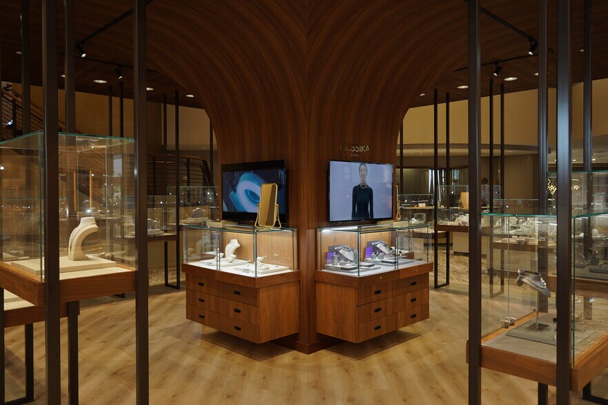 More Photos Of 102 N 145th St, Omaha General Retail For Sale