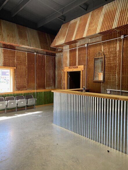 More Photos Of 5421 Gerstner Memorial Blvd, Lake Charles Warehouse For Lease