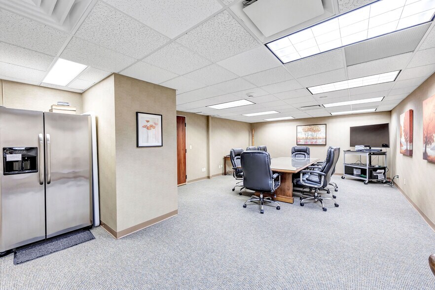 More Photos Of 414 S Jefferson St, Green Bay Office For Sale
