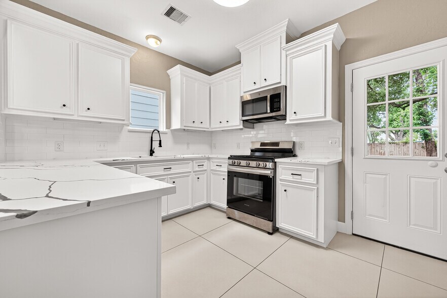 More Photos Of 14134 Packard St, Houston Specialty For Sale