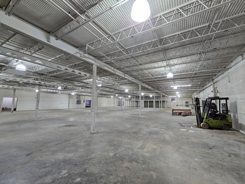 More Photos Of 3021 NW Northwest Blvd, Gastonia Warehouse For Lease