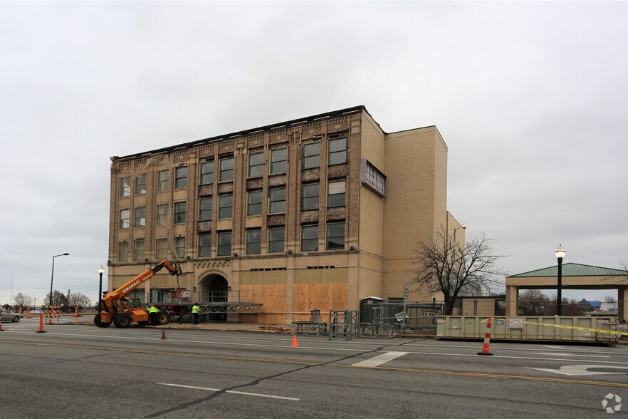 More Photos Of 301 Broadway, Lorain Hotel For Lease