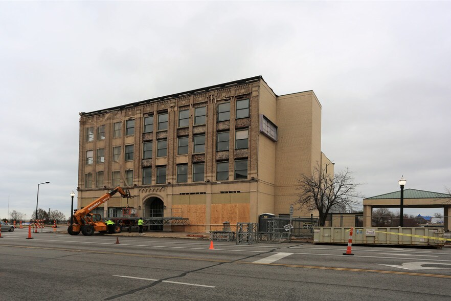 More Photos Of 301 Broadway, Lorain Hotel For Sale
