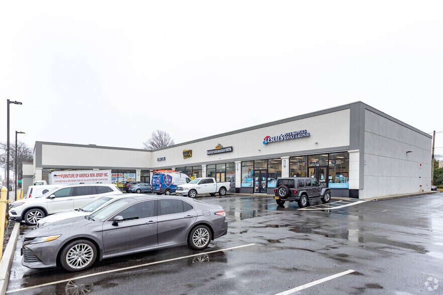 Primary Photo Of 399 W Sunrise Hwy, Freeport Storefront For Lease