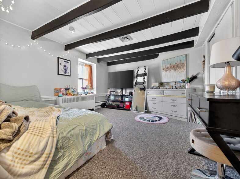 More Photos Of 1434-1436 W Broad St, Quakertown Office For Sale