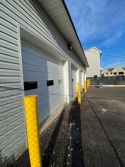 More Photos Of 134 Cockeysville, Cockeysville Warehouse For Lease