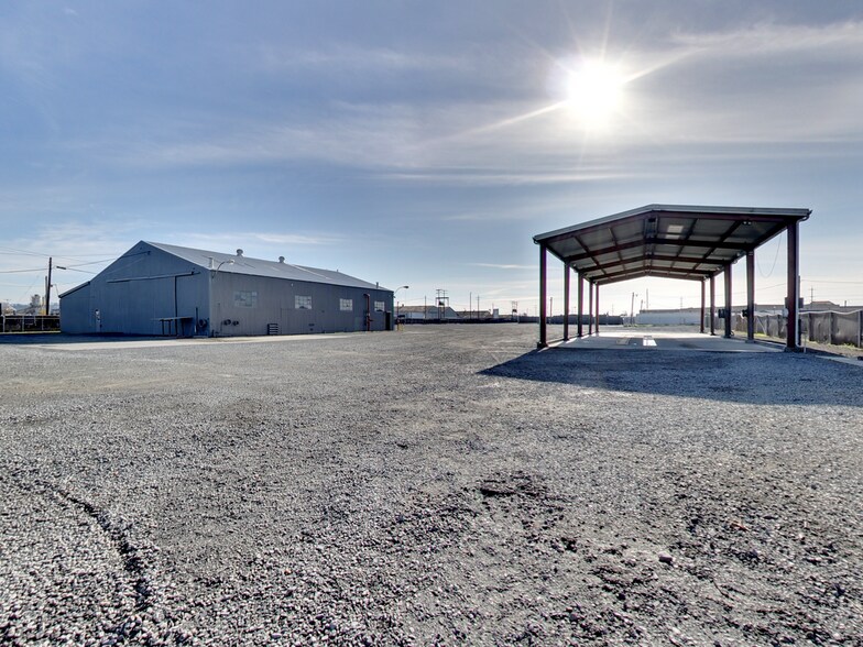 More Photos Of 930 Shiloh Rd, Windsor Unknown For Lease