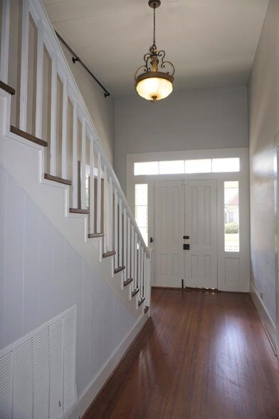 More Photos Of 668 N Main St, Jasper Storefront Retail Office For Sale