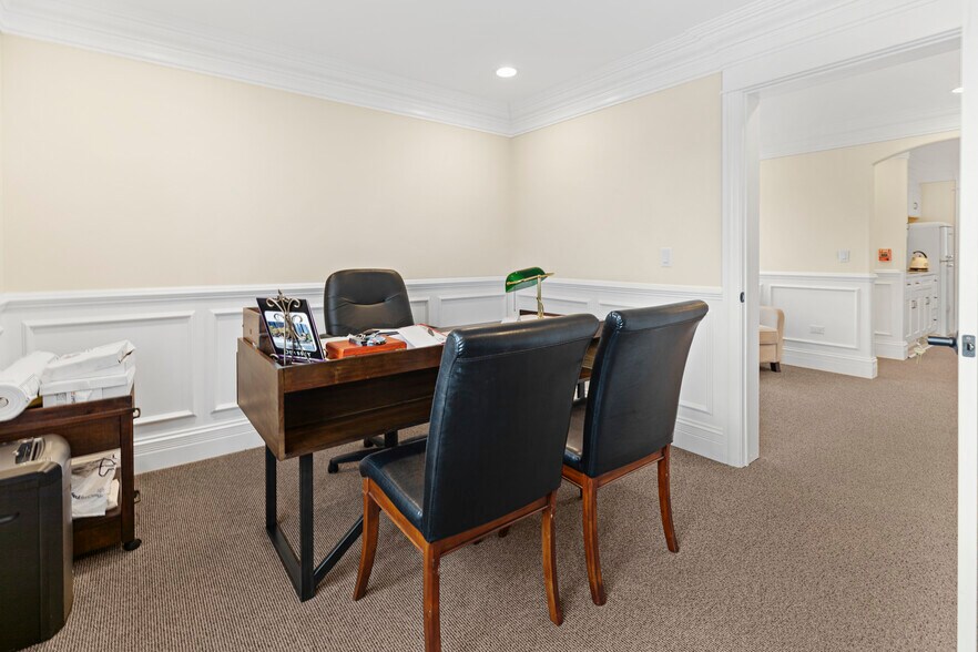 More Photos Of 10001-10005 S Roberts Rd, Palos Hills Coworking Space