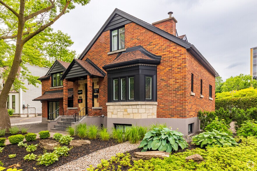 Primary Photo Of 44 Av Argyle, Saint-lambert Office For Sale