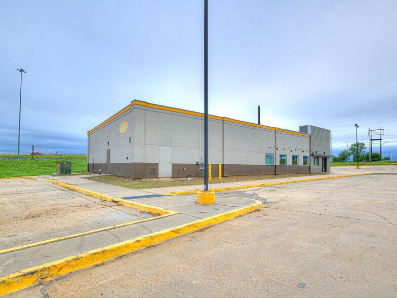 More Photos Of 4903 N Harrison St, Shawnee Restaurant For Sale