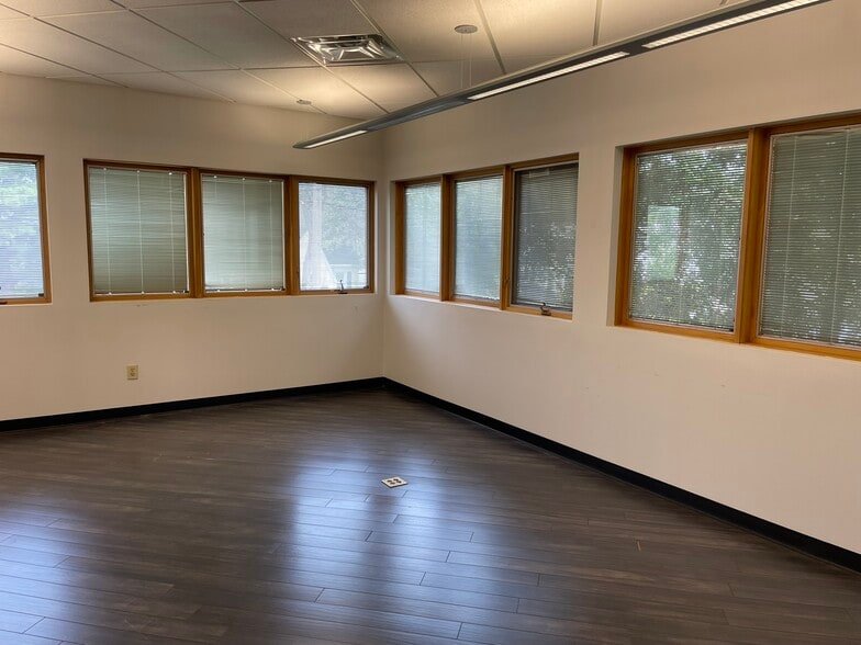 More Photos Of 1735 Central Ave, Albany Office For Sale