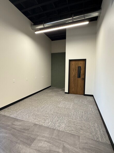 More Photos Of 203 N Main St, Weatherford Storefront Retail Office For Lease