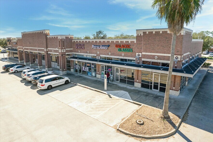 More Photos Of 16512-16580 El Camino Real St, Houston Storefront For Lease