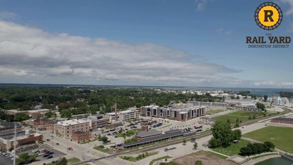 Primary Photo Of 540 N Broadway, Green Bay Office For Lease