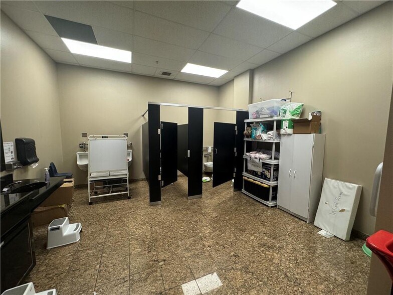 More Photos Of 1705 S Walton Blvd, Bentonville Office For Sale