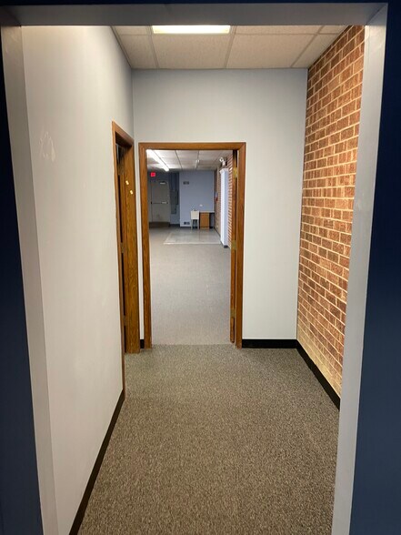 More Photos Of 3841 Oakton St, Skokie Storefront Retail Office For Lease