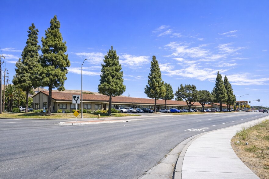 Primary Photo Of 44800-44998 Osgood Rd, Fremont Showroom For Lease