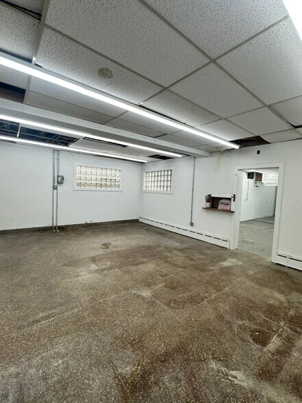 More Photos Of 328 High St, Burlington Storefront Retail Residential For Lease