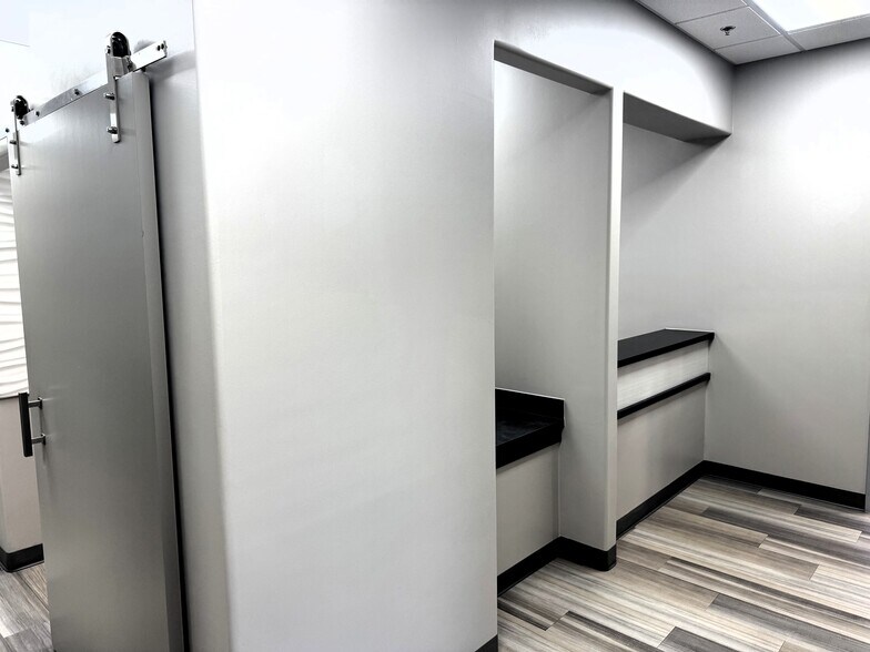 More Photos Of 4601 Old Shepard Place, Plano Medical For Lease