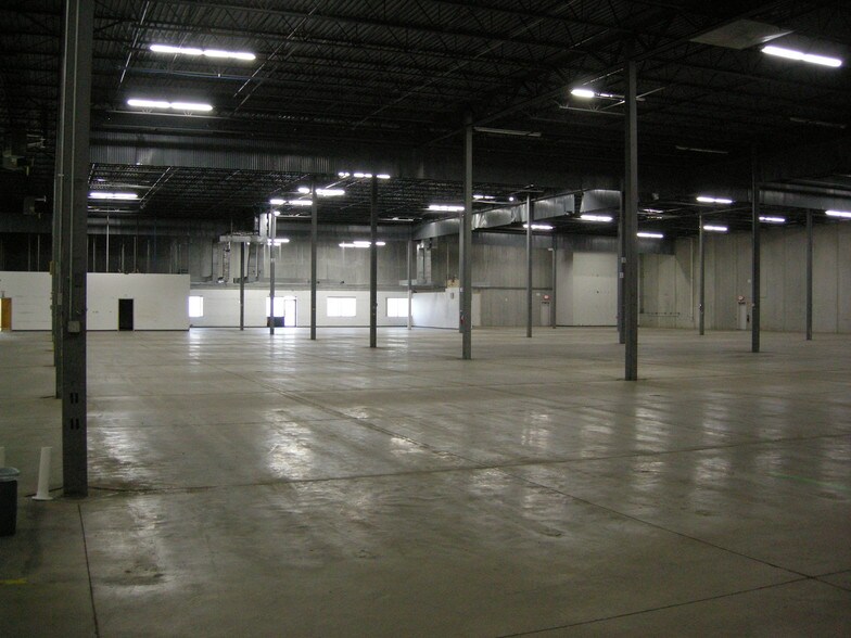 More Photos Of 8800 Valley Forge Ln N, Maple Grove Distribution For Lease