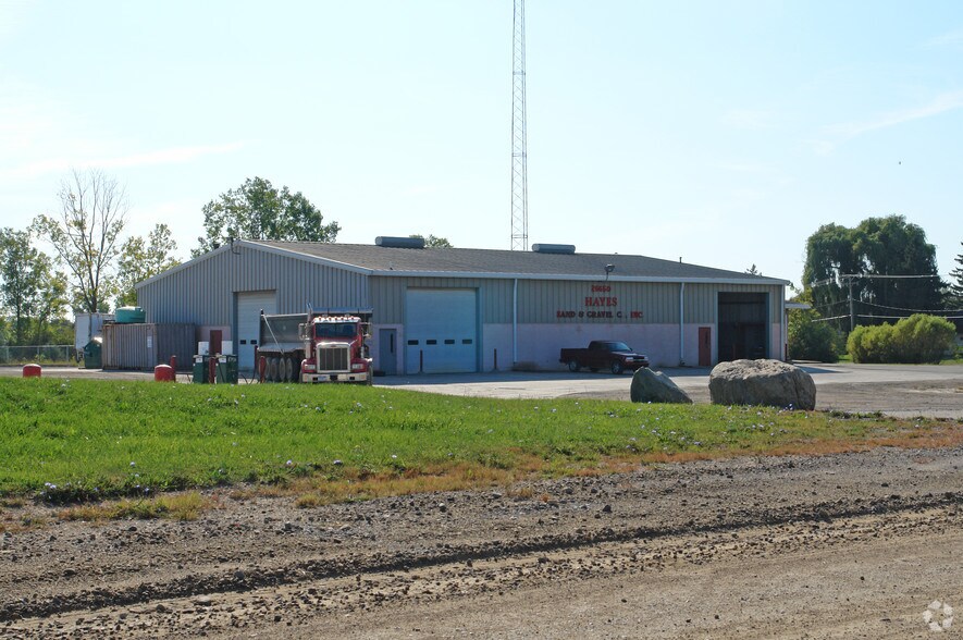 More Photos Of 45390 Grand River Ave, Novi Warehouse For Lease