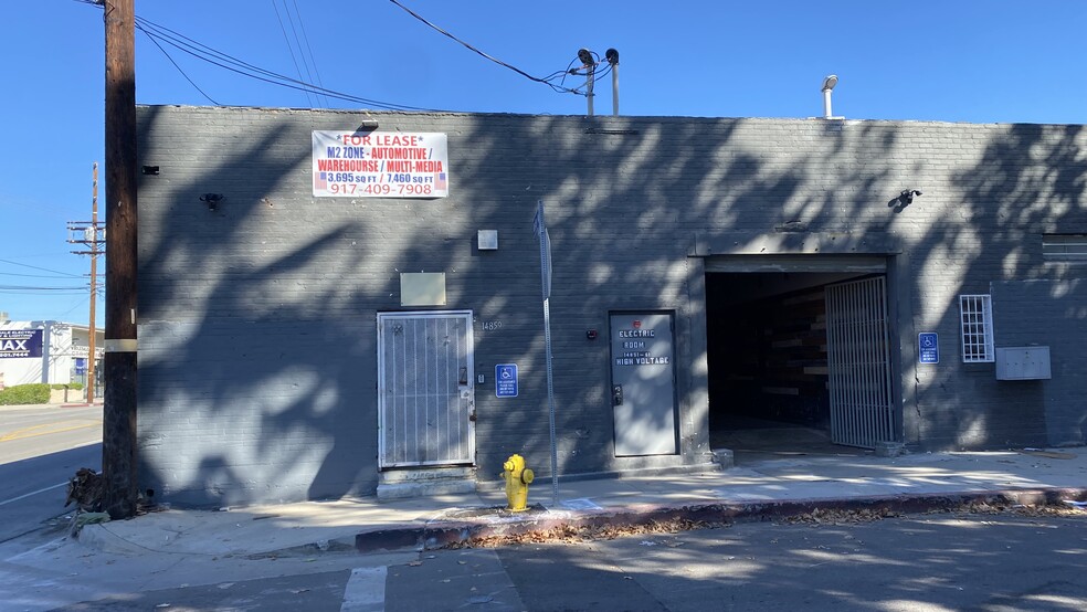 More Photos Of 14850 Calvert St, Van Nuys Service For Lease
