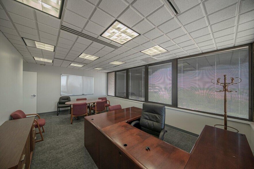 More Photos Of 125 W Missouri Ave, Midland Office For Lease