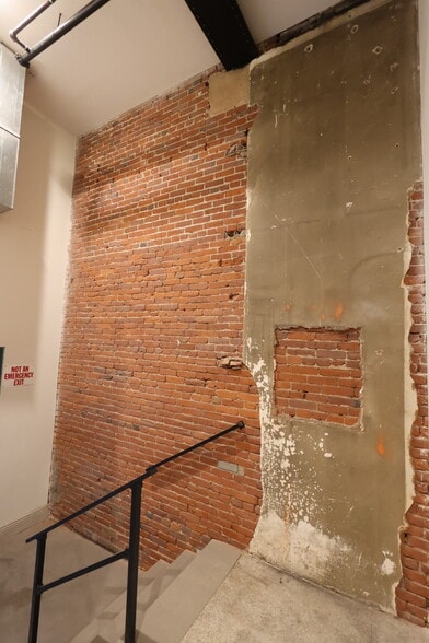 More Photos Of 915 Liberty Ave, Pittsburgh Apartments For Lease