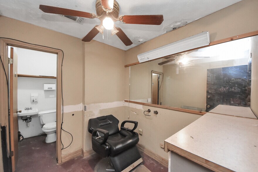 More Photos Of 8101 Tidwell Rd, Houston Freestanding For Sale