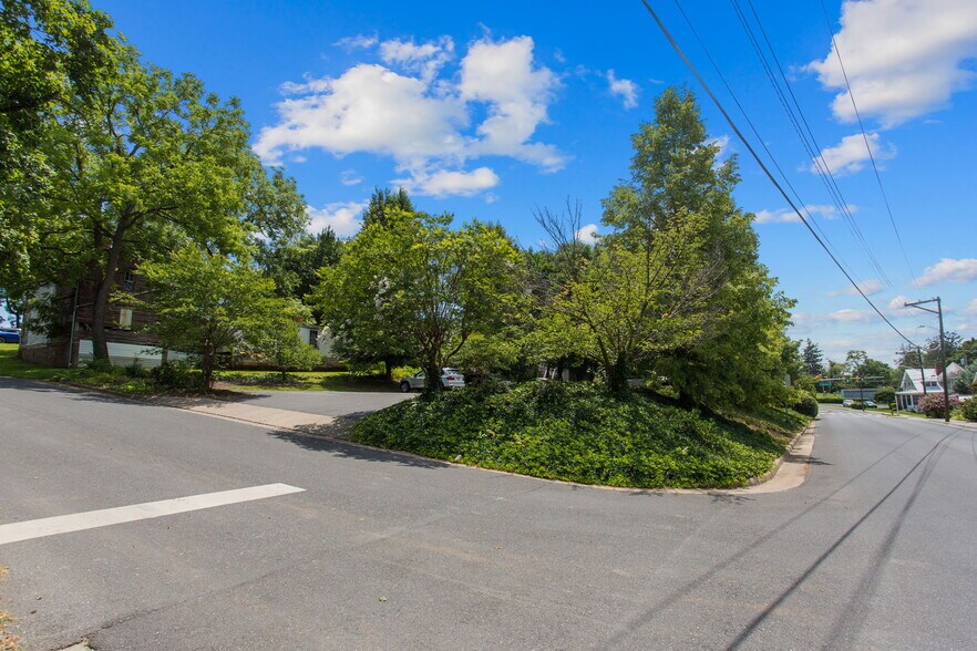 More Photos Of 510 E Market St, Harrisonburg General Retail For Sale