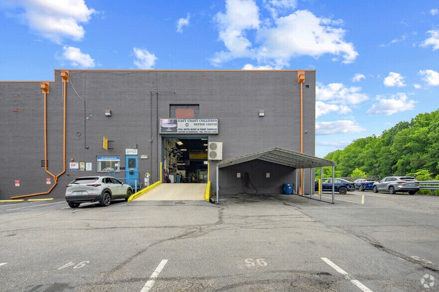 More Photos Of 5300-5320 Eisenhower Ave, Alexandria Warehouse For Lease