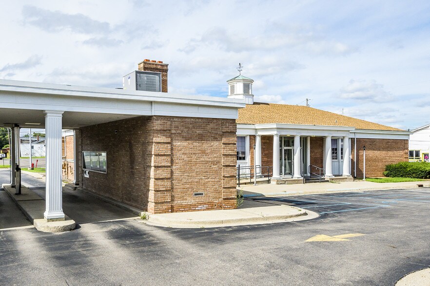 More Photos Of 770 E Mount Morris St, Mount Morris Bank For Lease