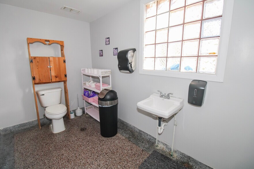 More Photos Of 2801 Columbus Ave, Sandusky Freestanding For Sale