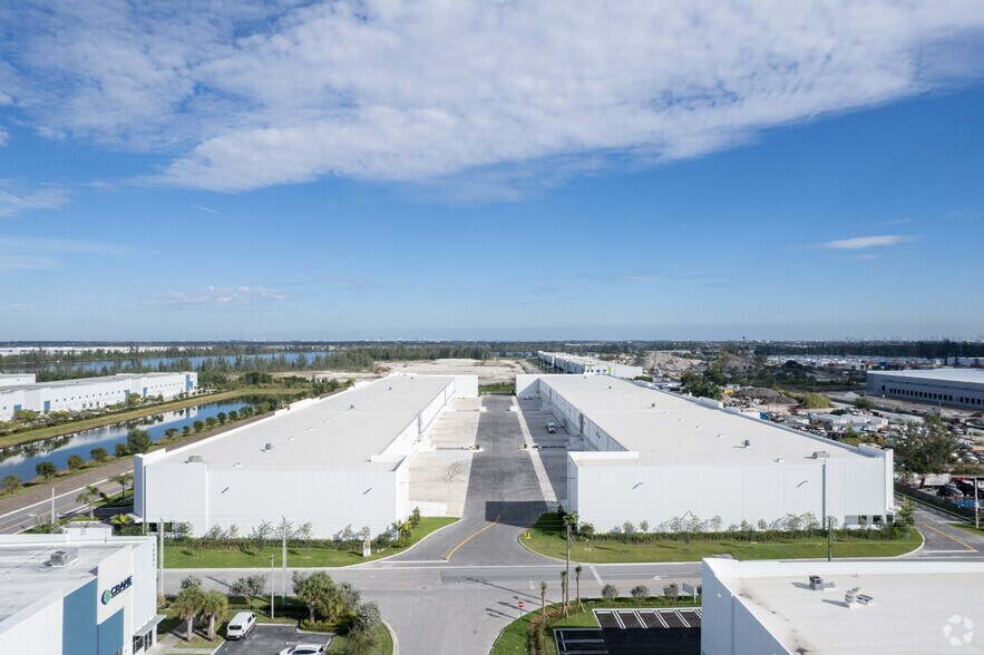 More Photos Of 10702 NW 147 St, Hialeah Gardens Distribution For Lease
