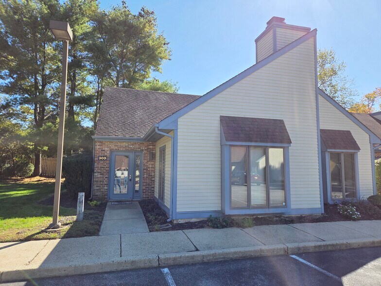 More Photos Of 146 Lakeview Dr S, Gibbsboro Medical For Sale