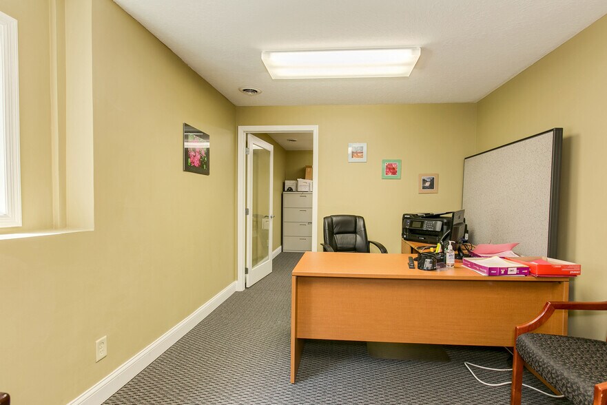 More Photos Of 5810 Blackshire Path, Inver Grove Heights Office Residential For Lease