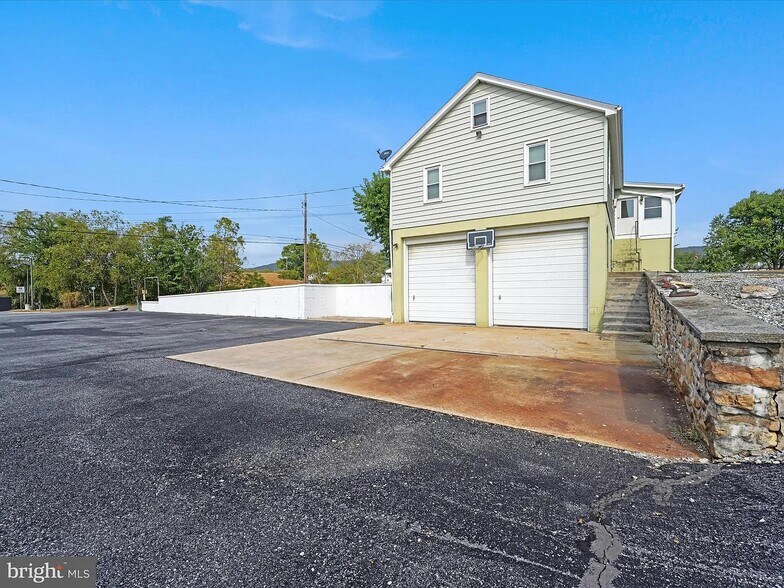 More Photos Of 3665 Mountain Rd, Hamburg Flex For Lease