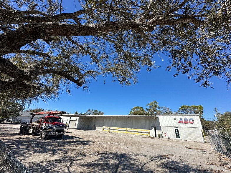 More Photos Of 1125 9th Ave E, Bradenton Warehouse For Sale