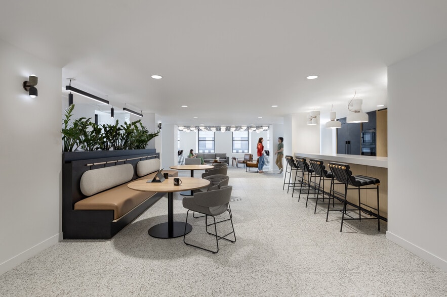 More Photos Of 221 W 10th St, Wilmington Coworking Space