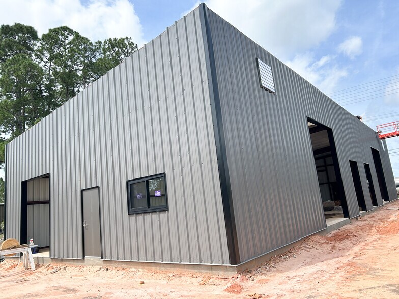 More Photos Of 8000 Grow Dr, Pensacola Warehouse For Lease